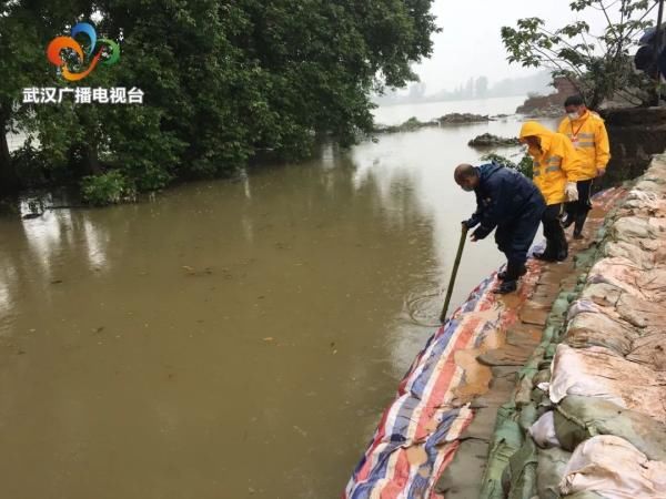 机修车|“雨不停，我们就战斗不止”