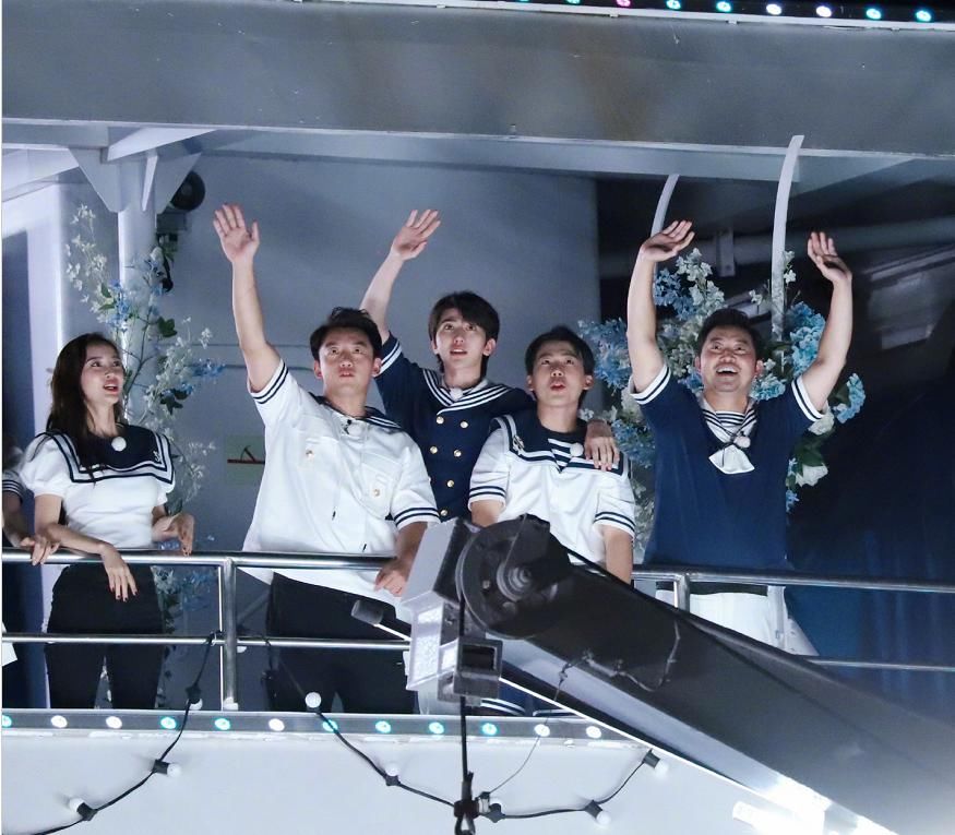  奔跑|《奔跑吧》杀青大合照，baby依旧是团宠，看到蔡徐坤郭麒麟：爱了