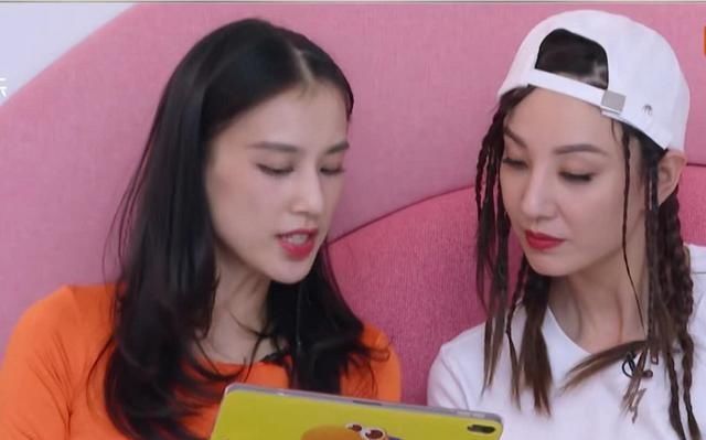  浪姐|同是穿婚纱亮相《浪姐》总决赛：金晨绝美，李斯丹妮却暴露了短板