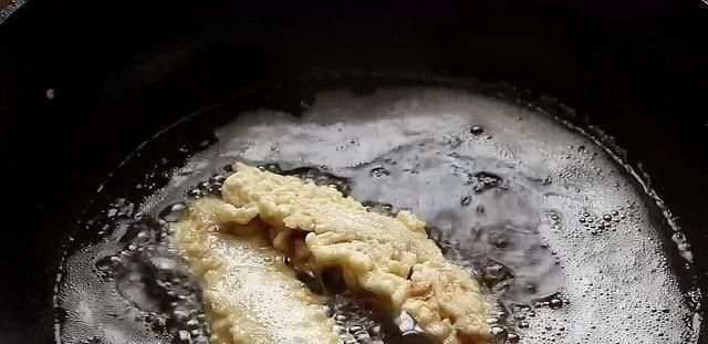  油炸小黄鱼|饭店炸鱼为啥那么好吃？大厨教你，炸好的鱼外酥里嫩，真解馋
