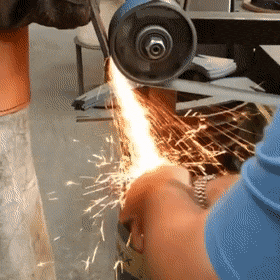 搞笑|搞笑GIF：聚会都让手机搞成什么样了，好心疼大姐