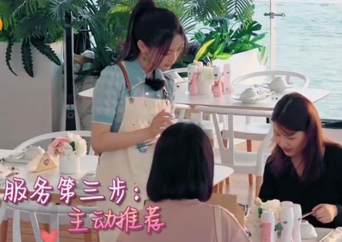  添乱|杨超越点错餐被网友吐槽添乱，原因揭晓后，黑子该闭嘴了！