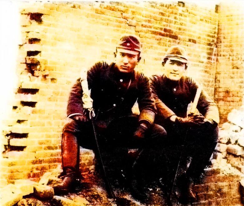 杀人比赛|历史上过目难忘的照片:淞沪会战中挂彩的军人,易北河畔跳友谊舞的苏美士兵