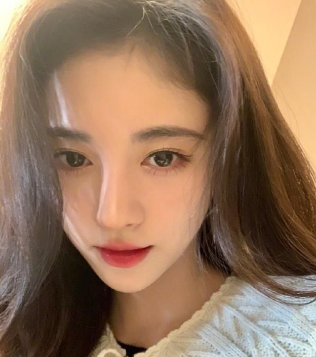 痕迹|鞠婧祎直播回应整容，当场洗脸无奈太用力，刀割痕迹不要太明显