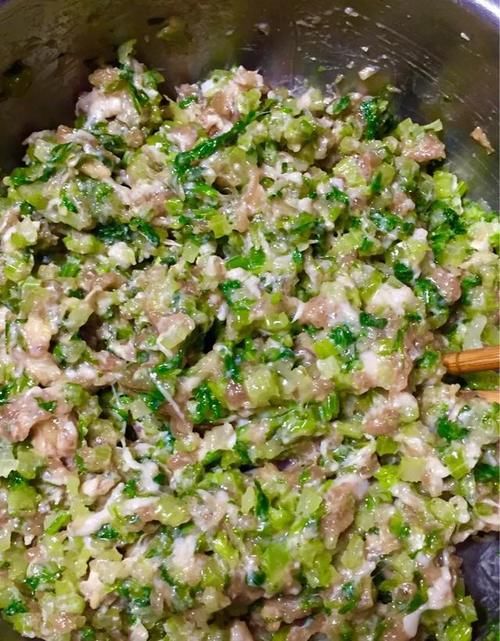 芹菜|为什么芹菜鲜肉饺子的馅黏不起来?
