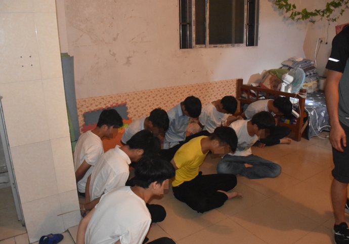  小姐姐|40多位“小姐姐”被抓，现场辣眼！网友：扎心了......