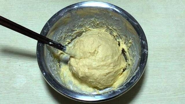  好吃|面粉别蒸馒头了，教你个新做法，比花卷油条还好吃，特别香