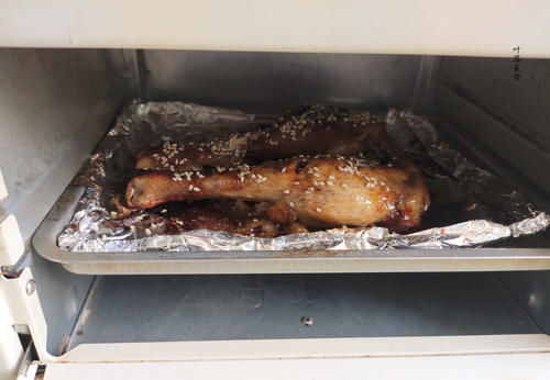 香辣|在家自己做烤鸡腿，外焦里嫩，香辣美味，孩子一人吃3个