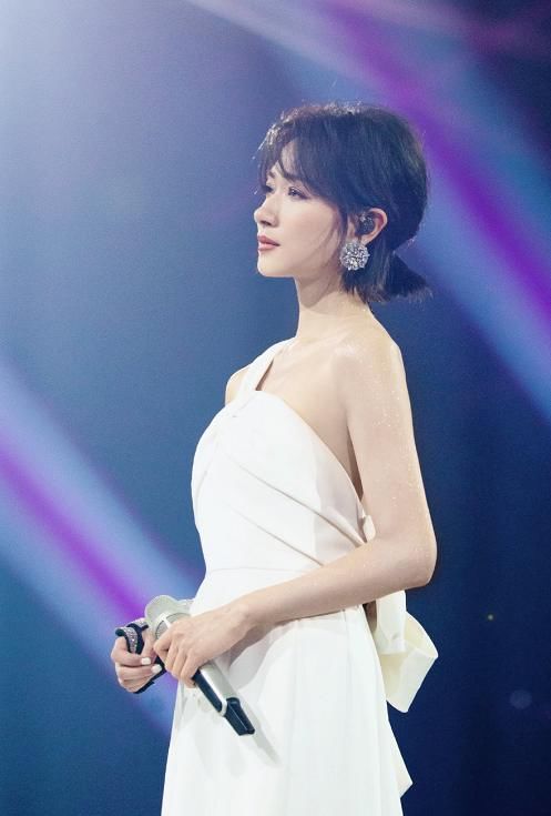  张含韵|《乘风破浪的姐姐》排名竞争激烈：孟佳万茜争第1，张含韵第7，她被踢出局