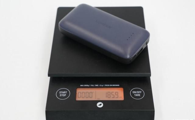 绿联|小巧mini,绿联10000mAh自带苹果MFi认证快充线充电宝评测