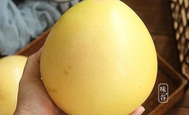 再多|买柚子记住这4点，买再多都不会挑错，柚子香甜汁水多，太实用了