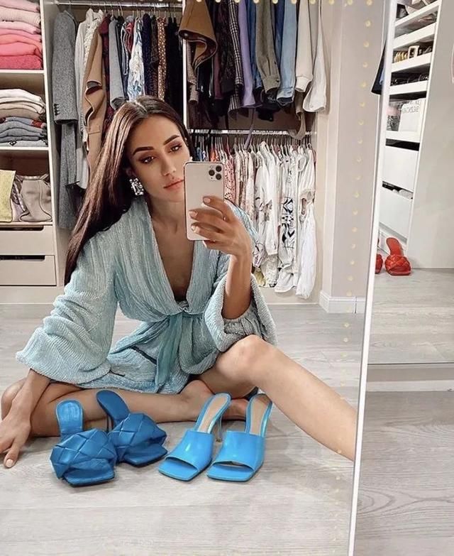 万茜|万茜的红西装吴昕的剪刀发夹被追着问哪买？是姐姐带火的小众品牌