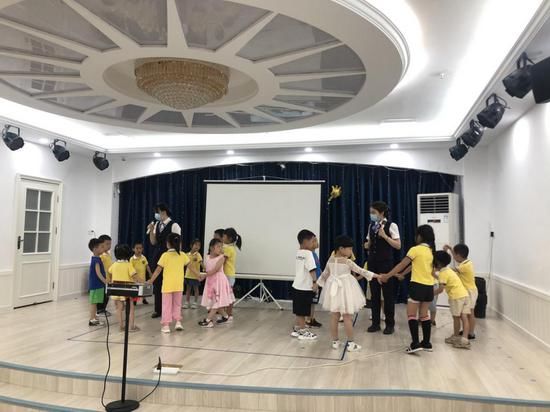  未成年人|地铁星时代“关爱未成年人，安全乘车手拉手”