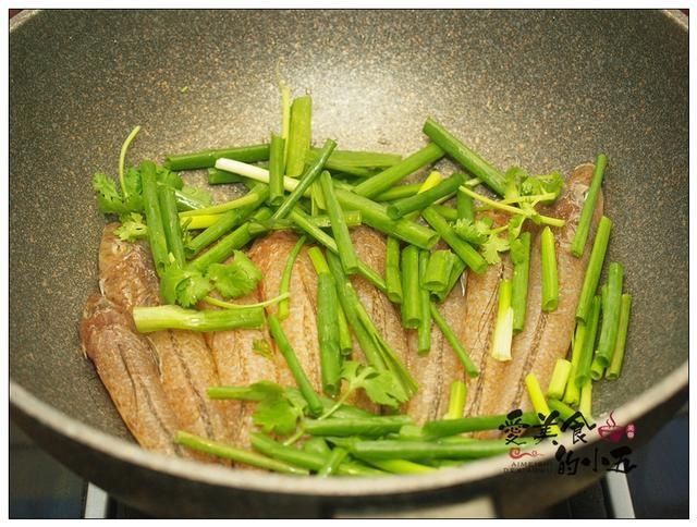 用来|有一种海鱼，在潮汕，土名为鸡腿鱼，用来贴鱼鼎最是鲜美不过