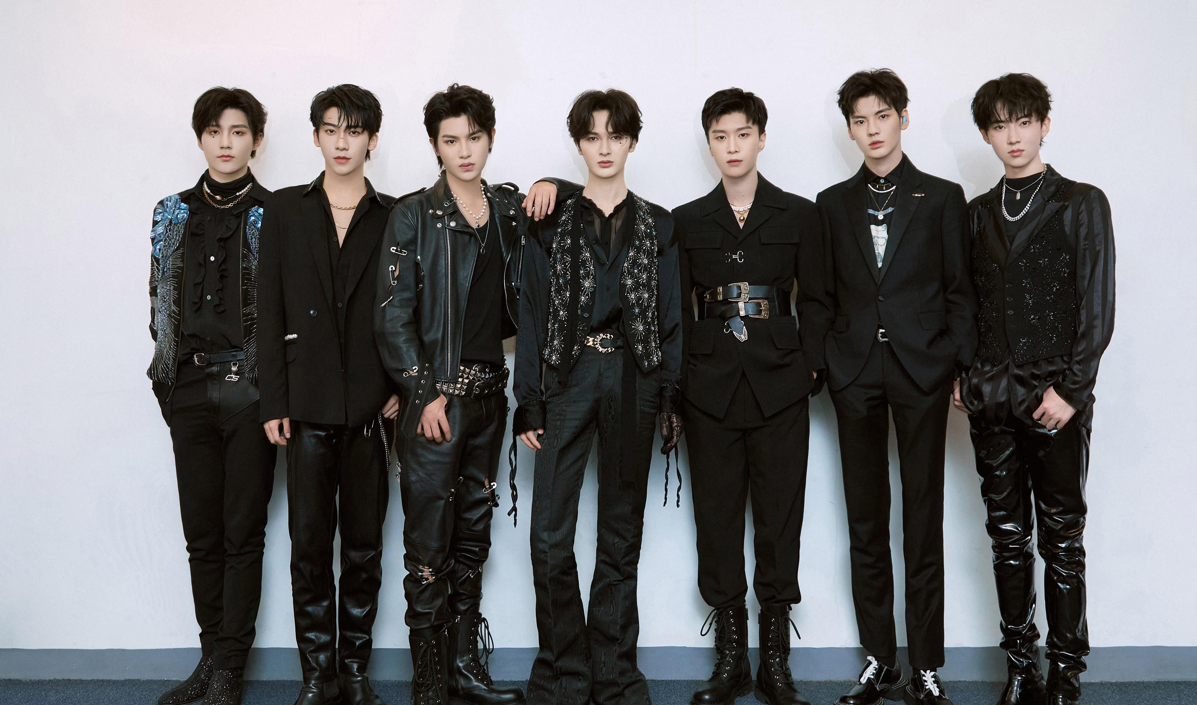  兄弟|乐华七子合体与蔡徐坤同台，朱正廷被调侃，毕雯珺要为兄弟拔牙