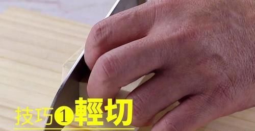  轻轻|煎豆腐容易碎，掌握这五个技巧，让你煎出来的豆腐完整又美味