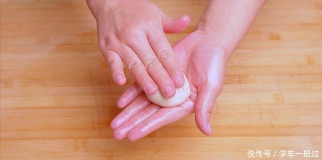 吃炸|想吃炸糖糕不用买,自己在家就能做,外酥里软不流糖,简单又好吃