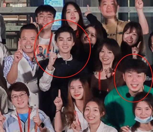  杀青|《中餐厅4》杀青大合影，刘宇宁因故缺席，节目组的做法太用心