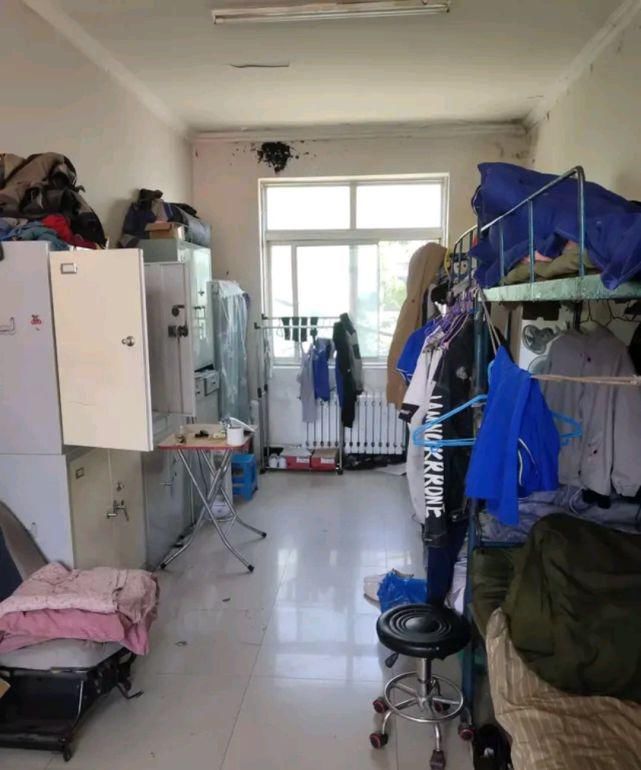 集体|这才是真实的工厂集体宿舍，我再也不住了，每天都担心手机被盗