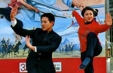 黄秋燕|李连杰见利智第一眼,转身就抛弃了哺乳期的妻子,此生有负黄秋燕