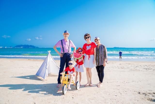 假小子|45岁金巧巧为女儿庆生,“假小子”女儿腿长如巧姐,基因真香了