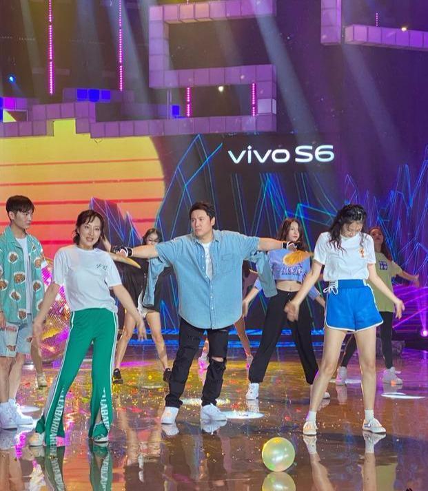  撑场面|杨幂出席快本为自家艺人撑场面，芒果台太会利用综艺资源和人脉了