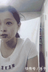 姑娘|现在的姑娘穿衣真的是随性,我在旁边看着都替她感到尴尬