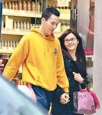  婚变|同为赌王儿子，三房突然婚变、四房绯闻缠身，二房忠贞不二惹人羡