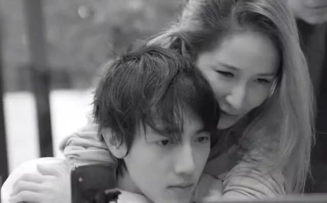  表演|16岁男友学表演学舞蹈练钢琴累吐血,连换男友萧亚轩恋爱还是养儿