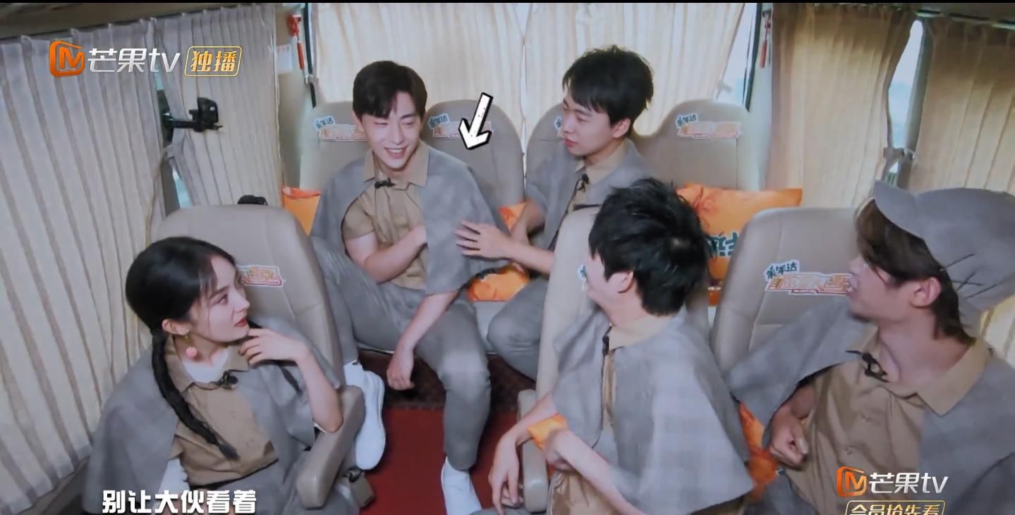  惊魂|《密室大逃脱2》饭店惊魂故事，杨幂化身依萍回顾经典怀旧金曲