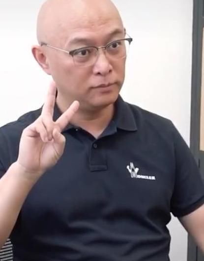  豪宅|孟非到底多有钱？23岁女儿穿睡衣出镜，暴露家中千万豪宅！