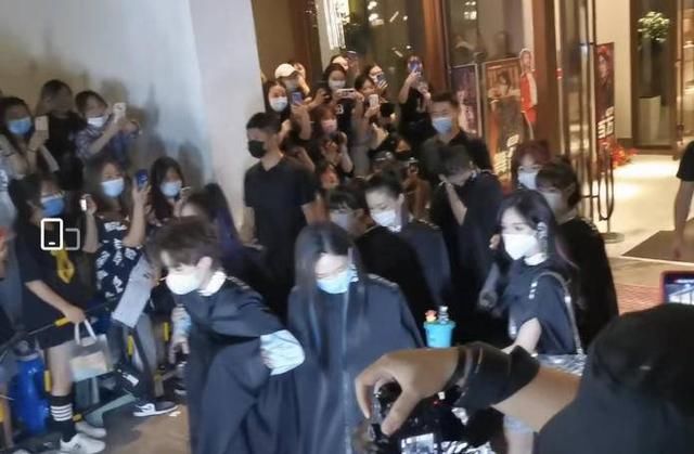 真心实意|C位之争，粉丝互撕，姐妹们力挺Yamy是真心实意还是虚情假意？