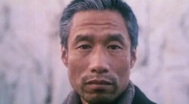  婚姻|62岁老戏骨约会长发清纯美女，单独吃饭同回酒店，30年婚姻有危机