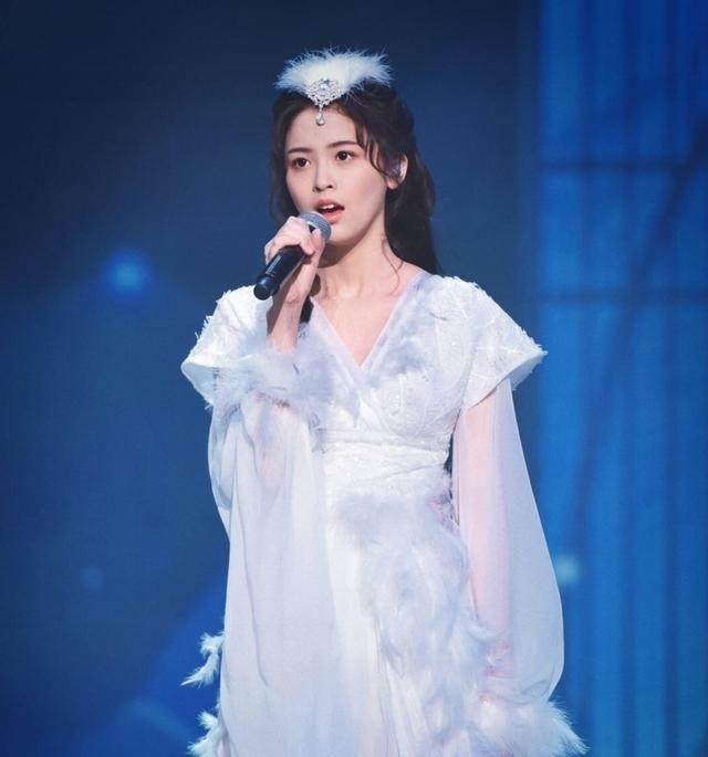 被遗弃|出生就被遗弃,还是选秀出身的她,因《以家人之名》被观众记住