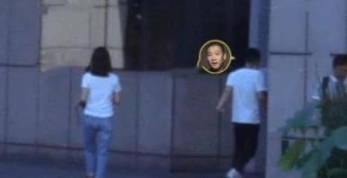 曹云金|成瘾了？曹云金再次幽会神秘女子，两人牵手搂腰，动作自然娴熟