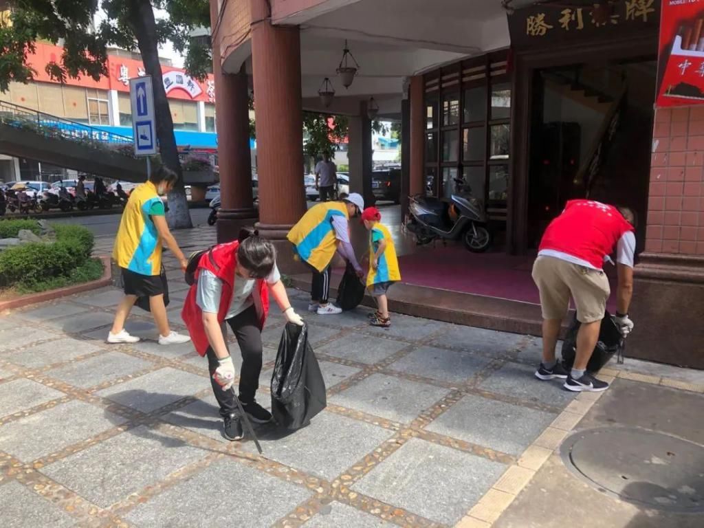石岐|举手之劳显文明！石岐这群“志愿红”随手行动让文明如影随形~