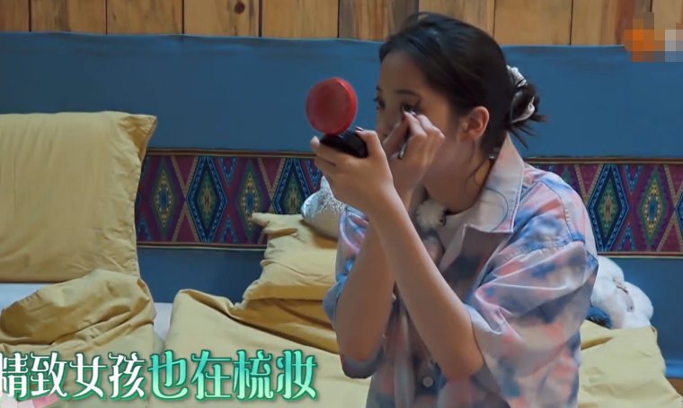  洗头|张子枫欧阳娜娜没洗头，第二天娜比依旧美丽，张子枫却让我笑出声