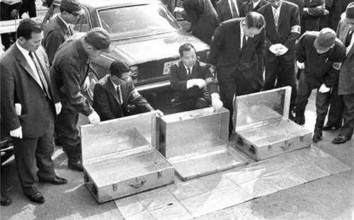 警察|1968年，一男子冒充警察开走装满3亿元的运钞车，至今下落不明