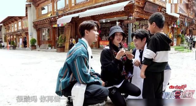  很酸|《极挑》任嘉伦喂路人酸奶，还要说不酸，小编“很酸”，你们呢？