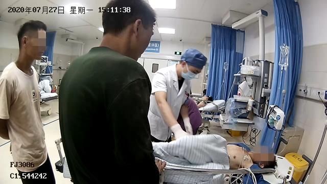  医院|杭州一男子从5楼跌下满头是血！交警见状大吼一声……