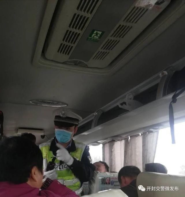 车违法载|冷汗直流!再看几起非法载客、超员案例! | 畅行中国 交警同行