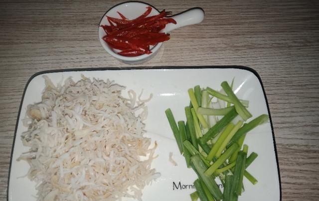  教你做|只花3分钟，教你做出营养好吃的青葱拌银鱼，口感独特又鲜美