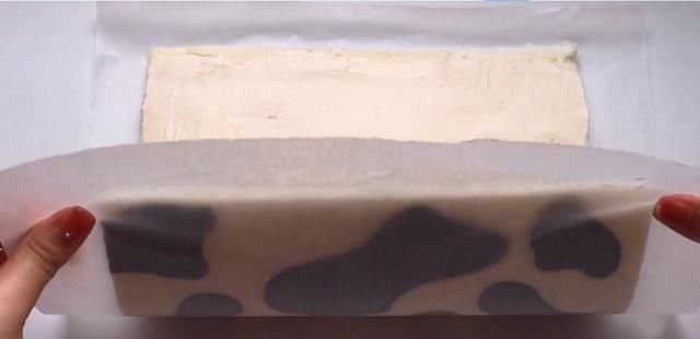  详细|奶牛色的毛巾卷你吃过吗？速来围观2人食网红烘焙详细教程