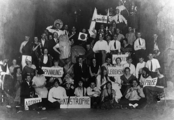  审美|100岁的包豪斯如何撕碎古典审美