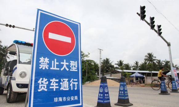  货车司机|磕头、下跪、扇自己耳光！扣12分就降级，扣的是卡车司机一家人的口粮！