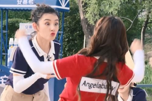  留意|老成员配合有多默契，baby用手指戳李晨脑门，谁留意后者做了啥？