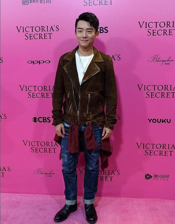  收入|《跑男》成员副业：陈赫成功，郑恺收入过亿，他街边摆地摊