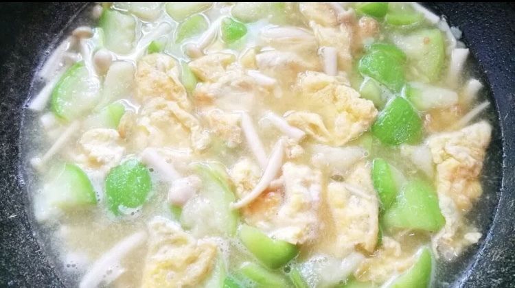  丝瓜|丝瓜海鲜菇鸡蛋汤