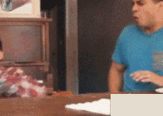 GIF|搞笑GIF：这样就不会打滑了吧？