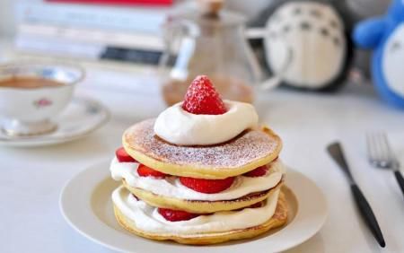  甜品|甜品制作：奶油松饼，煎制面糊表面呈现气泡时即可翻面